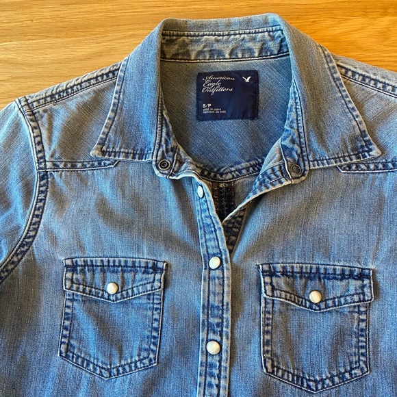 EUC Vintage American Eagle Women’s Chambray Button-Down Shirt - Picture 2 of 7
